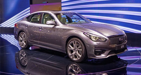 Infiniti Q70 car model