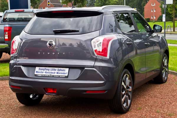 ssangyong tivoli car model back view