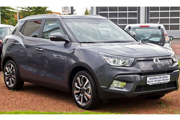 ssangyong tivoli car model review