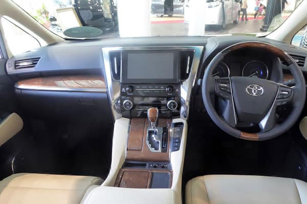 Toyota Alphard Interior car model review