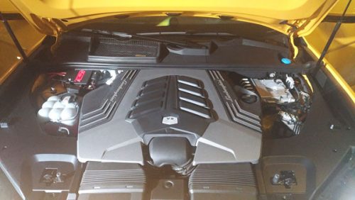 Lamborghini urus engine