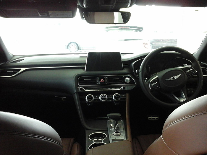 Genesis G70 interior